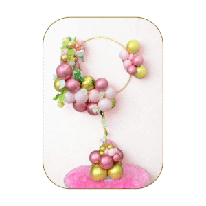 aro floral con globos rosé